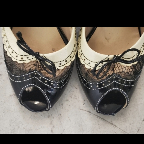 Moschino Peep-Toe Mesh Lace Wingtip Heels. Made in Italy - Picture 14 of 16